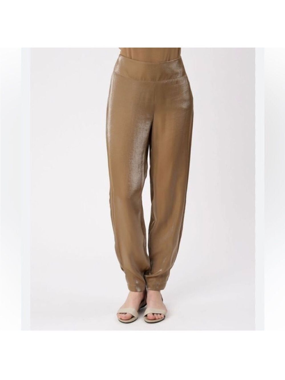 Sarah Pacini High Waisted Cupro Jogger
Pant Sz 3 ( US large 10/12)